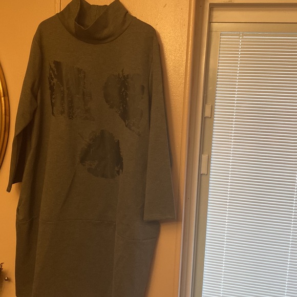 Dress - Picture 3 of 3